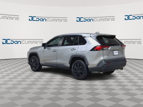 Used 2022 Toyota RAV4 LE AWD/4WD image 6