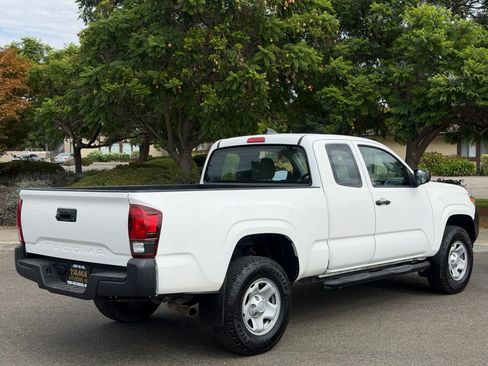 Used 2018 Toyota Tacoma SR RWD image 4