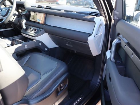 Used 2023 Land Rover Defender 90 X-Dynamic SE image 51