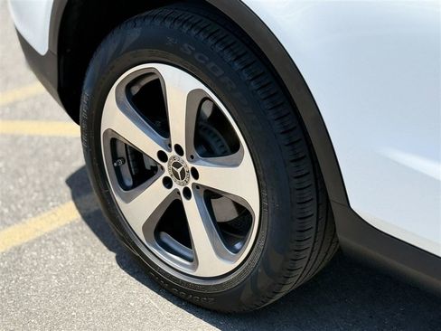 Used 2018 Mercedes-Benz GLC 300 4MATIC image 9