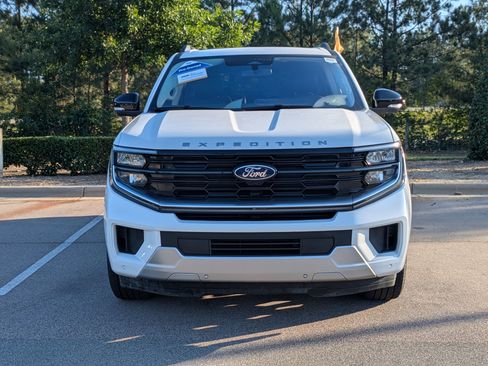 Certified 2025 Ford Expedition Platinum w/ Driver's Package AWD/4WD image 9