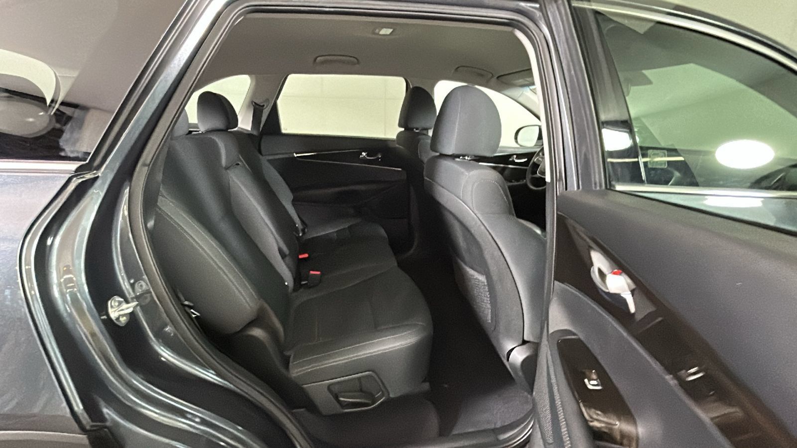 Used 2020 Kia Sorento AWD V6 image 34