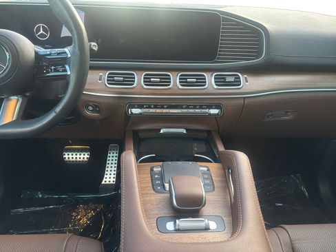 Used 2024 Mercedes-Benz GLS 450 4MATIC image 11