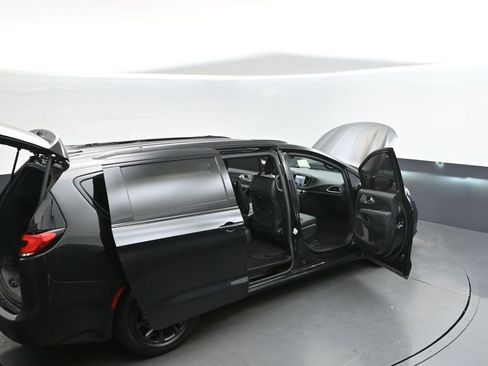 Used 2022 Chrysler Pacifica Touring-L w/ S Appearance Package image 50