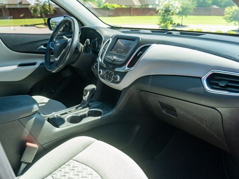 Used 2022 Chevrolet Equinox LT FWD image 18