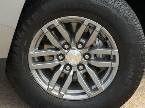 Used 2023 Chevrolet Colorado LT w/ LT Convenience Package II image 9