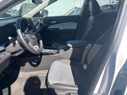 Used 2025 Chevrolet Trax LT w/ LT Convenience Package image 25