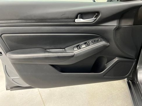 Used 2025 Nissan Altima 2.5 SV FWD image 11