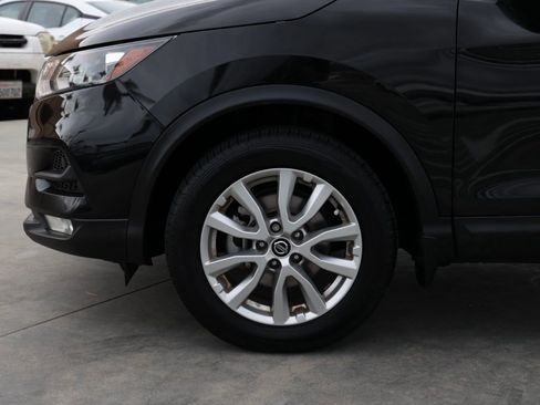 Used 2022 Nissan Rogue Sport SV FWD image 11