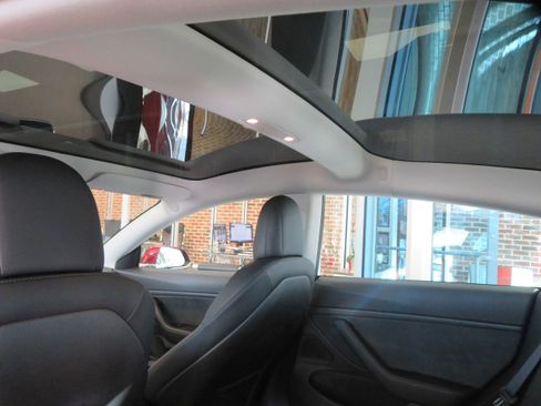 Used 2019 Tesla Model 3 Performance image 34