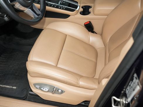 Certified 2021 Porsche Macan AWD/4WD image 20