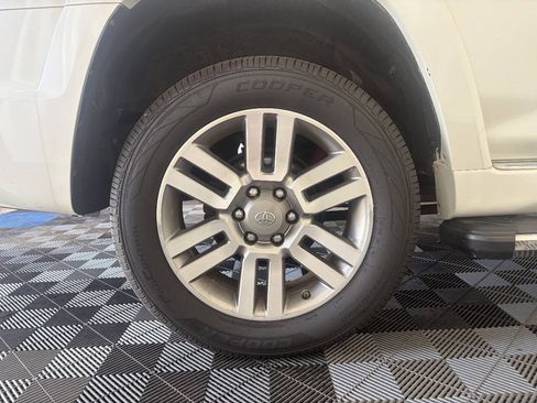Used 2012 Toyota 4Runner Limited AWD/4WD image 27