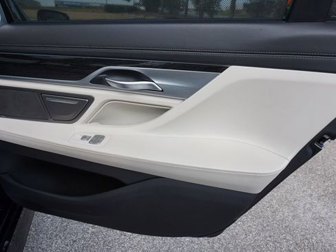 Used 2019 BMW 750i w/ Executive Package image 30