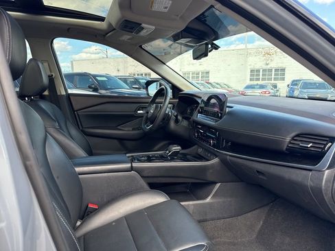 Used 2023 Nissan Rogue SL w/ SL Premium Package image 10
