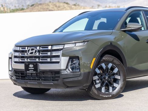 Used 2025 Hyundai Santa Cruz SEL AWD/4WD image 2