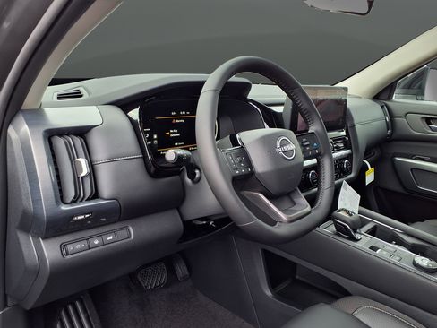 New 2026 Nissan Pathfinder SL AWD/4WD image 18