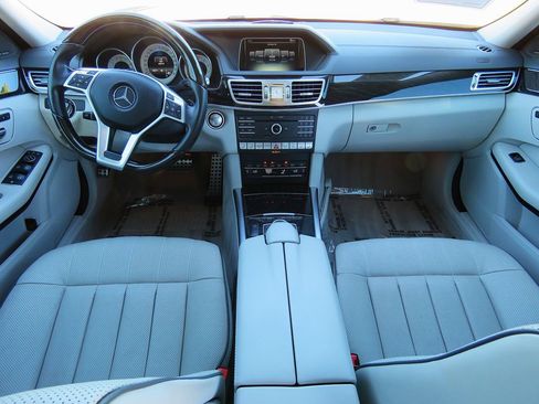 Used 2016 Mercedes-Benz E 400 Sedan image 30