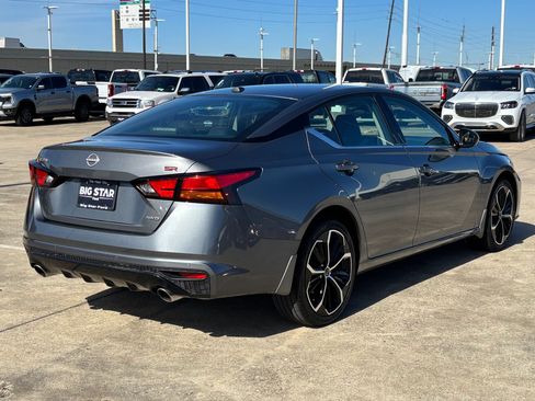 Used 2024 Nissan Altima 2.5 SR image 3