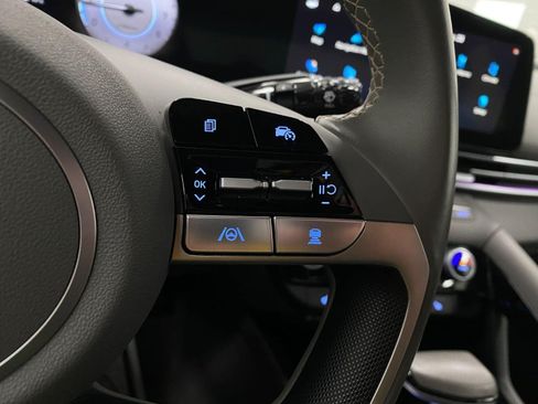 Certified 2025 Hyundai Elantra SEL FWD image 16