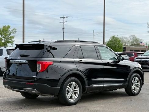 Used 2020 Ford Explorer XLT w/ Equipment Group 202A AWD/4WD image 38