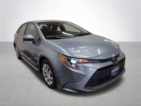 Used 2023 Toyota Corolla LE image 4