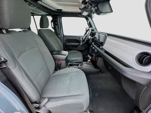 Used 2024 Jeep Wrangler Unlimited image 19