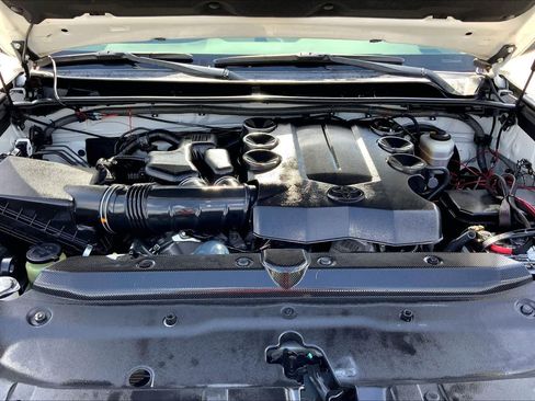 Used 2018 Toyota 4Runner SR5 RWD image 31