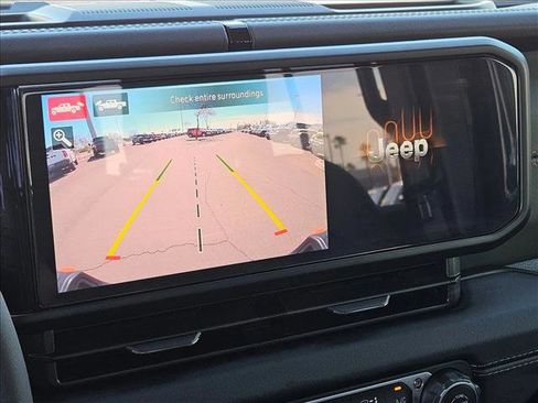 Used 2025 Jeep Gladiator Mojave image 14