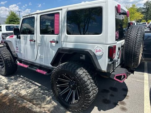 Used 2015 Jeep Wrangler Unlimited Sahara AWD/4WD image 2
