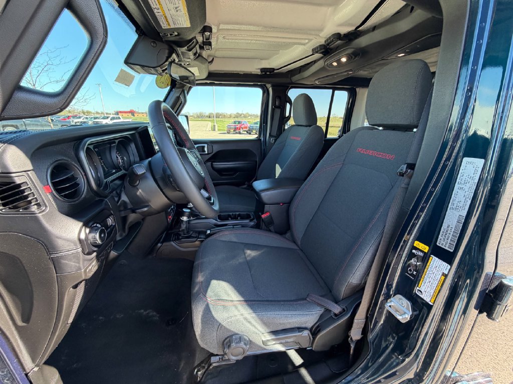 Used 2025 Jeep Wrangler Unlimited Rubicon AWD/4WD image 18