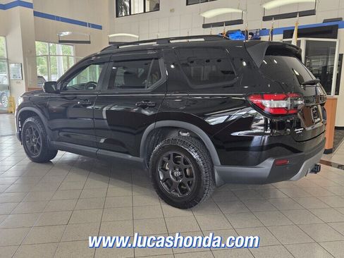 Used 2024 Honda Pilot TrailSport image 6