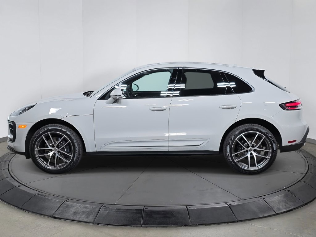 Certified 2026 Porsche Macan AWD/4WD image 2