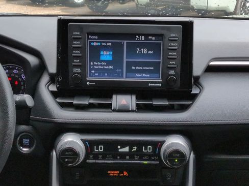 Used 2021 Toyota RAV4 XLE w/ Convenience Package FWD image 17
