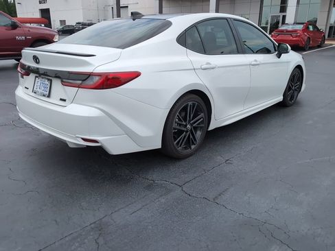 Used 2025 Toyota Camry XSE FWD image 5
