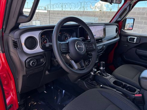 Used 2025 Jeep Wrangler Unlimited Sport AWD/4WD image 33