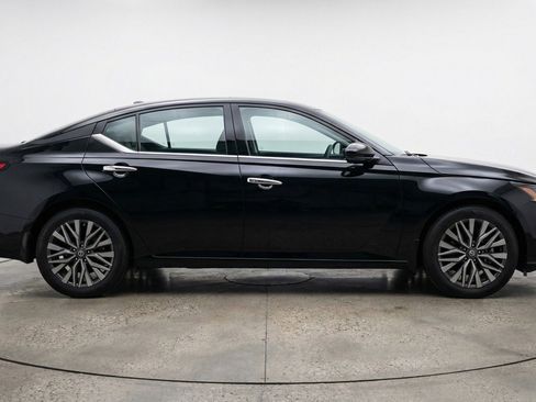 Used 2025 Nissan Altima 2.5 SV image 11