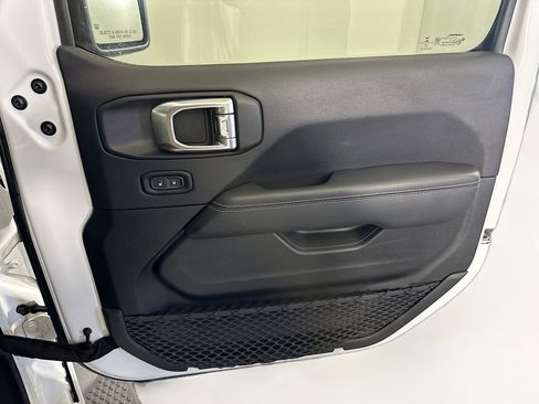 Used 2023 Jeep Wrangler Sahara w/ Cold Weather Group image 31