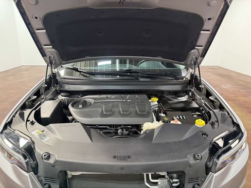 Used 2019 Jeep Cherokee Latitude w/ Comfort & Convenience Group AWD/4WD image 19