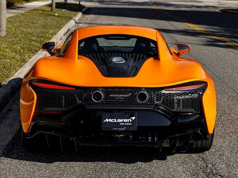 Used 2025 McLaren Artura image 7
