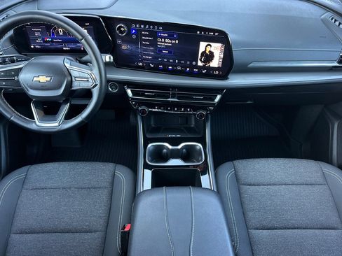 Certified 2025 Chevrolet Traverse LT w/ LPO, Floor Liner Package FWD image 16