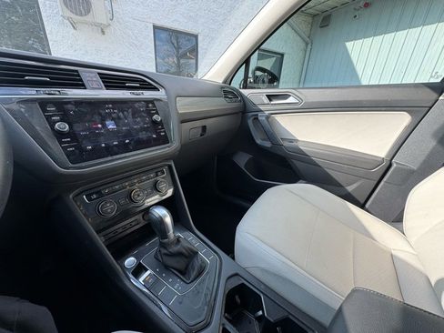 Used 2019 Volkswagen Tiguan SE w/ Panoramic Sunroof Package image 16