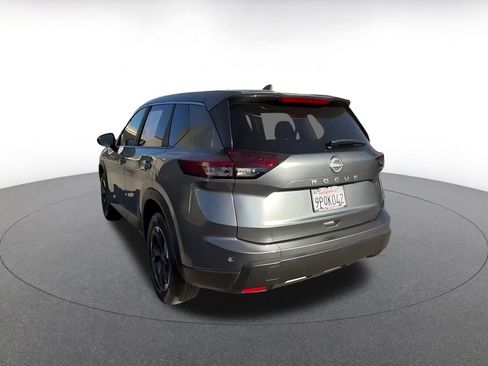 Used 2025 Nissan Rogue SV image 11