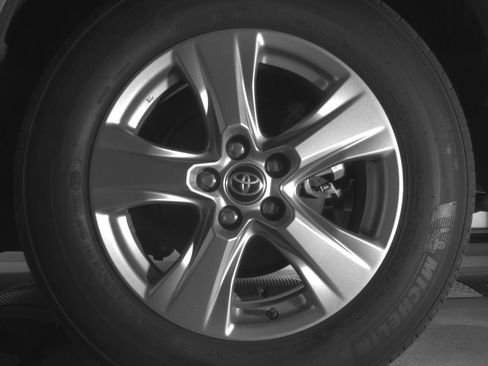 Used 2025 Toyota RAV4 XLE AWD/4WD image 12