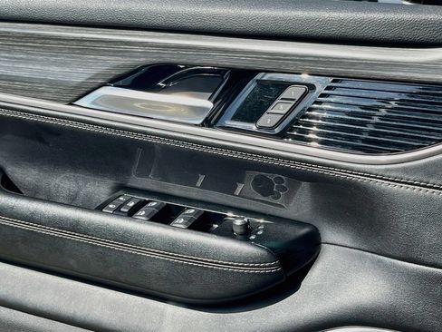 Certified 2023 Jeep Wagoneer L Series III w/ Preferred Equipment Group AWD/4WD image 18