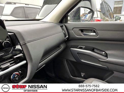 Certified 2024 Nissan Pathfinder SL w/ Black Appearance Package image 24