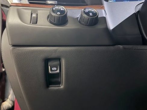 Used 2020 Cadillac Escalade Premium Luxury w/ Escalade Sport Edition AWD/4WD image 26