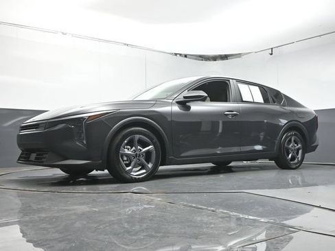Used 2025 Kia K4 FWD image 32