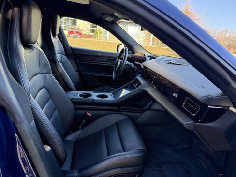 Used 2022 Porsche Taycan image 35