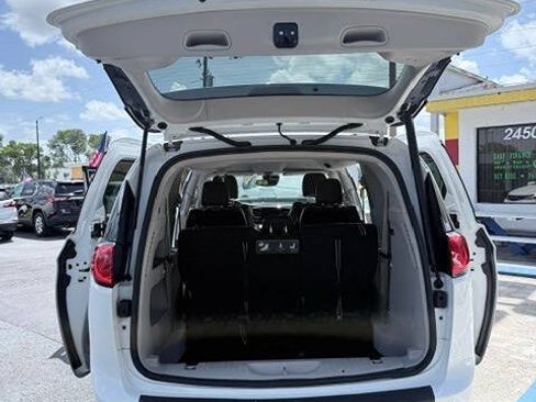 Used 2019 Chrysler Pacifica Touring-L Plus w/ Advanced Safetytec Group FWD image 18