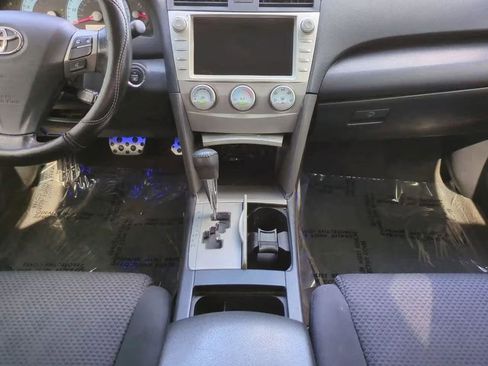 Used 2010 Toyota Camry SE FWD image 11